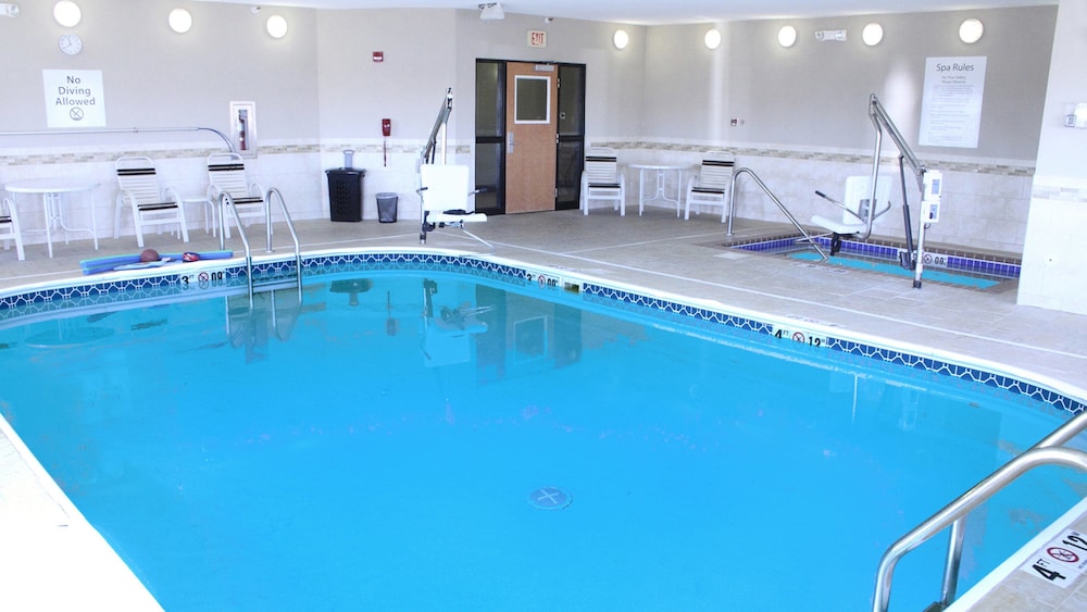 Holiday Inn Express Jamestown 4/39