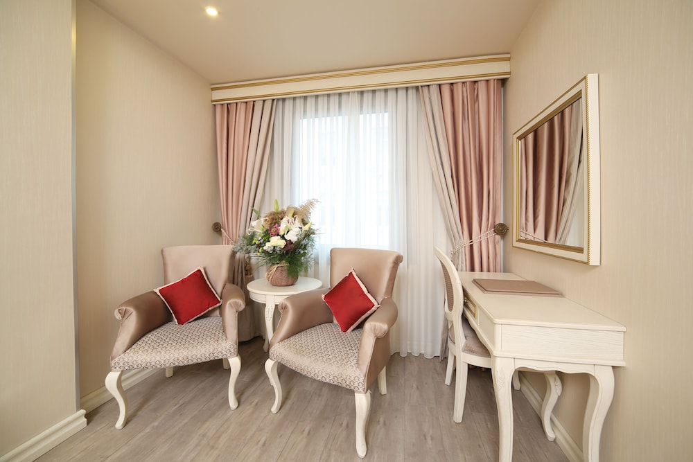 Halifaks Hotel 33/50