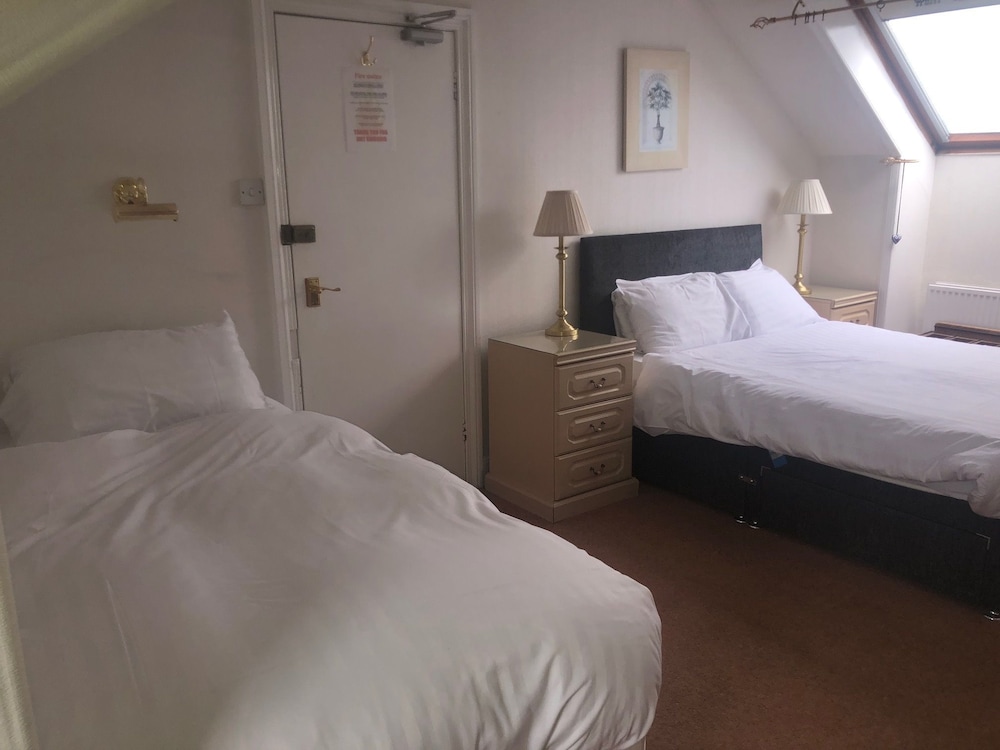 Aberdour Guest House 8/22