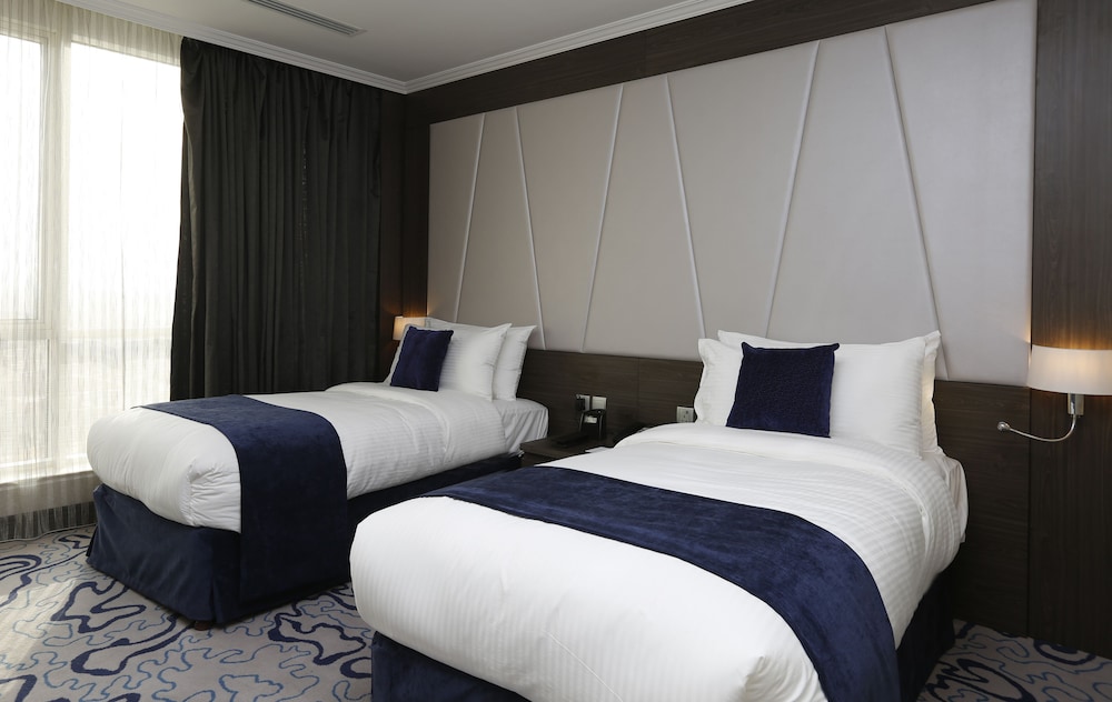 EXECUTIVE, TWIN BEDS
