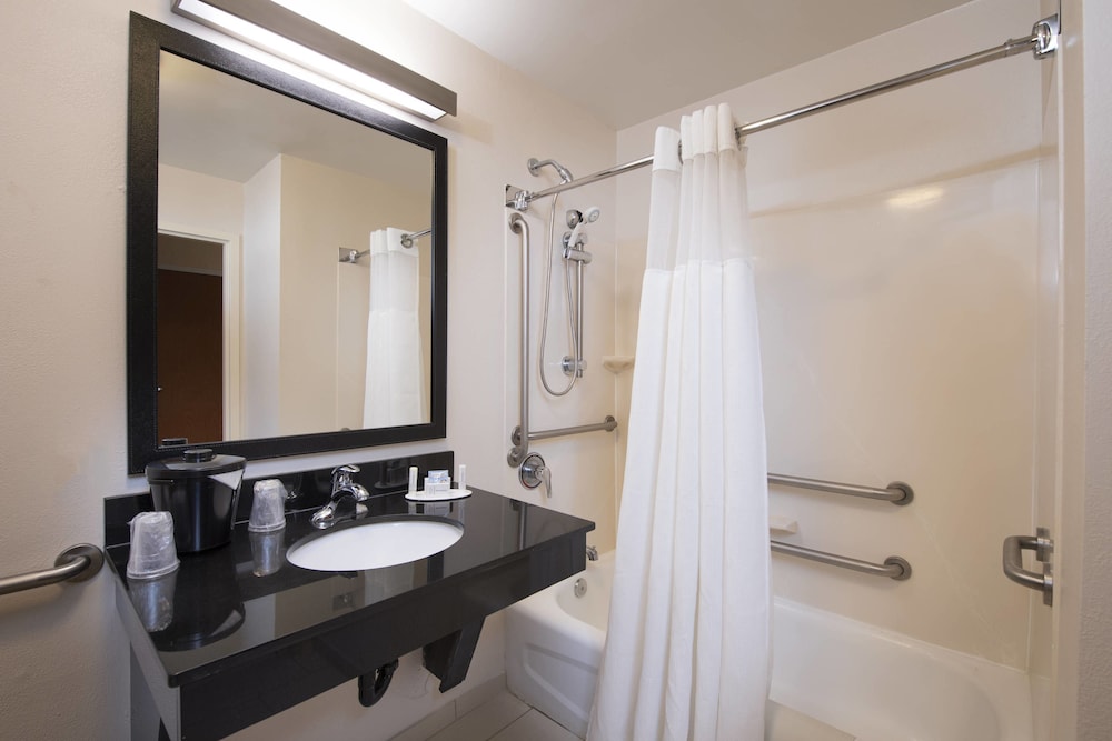 Fairfield Inn And Suites Charleston North University Area 7/20