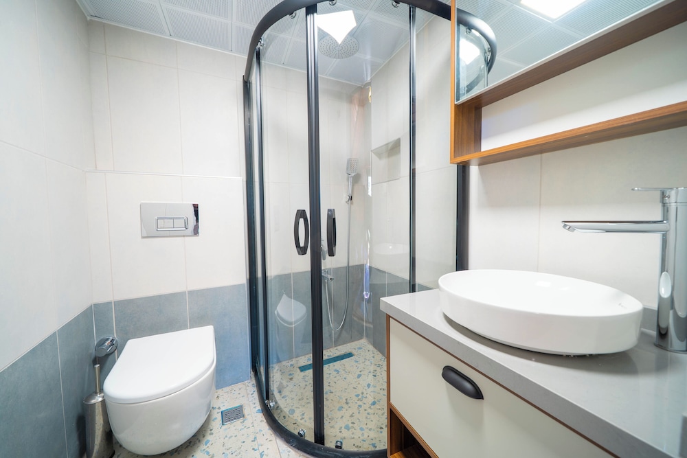1 BEDROOM, CLASSIC, QUADRUPLE, COURTYARD VIEW