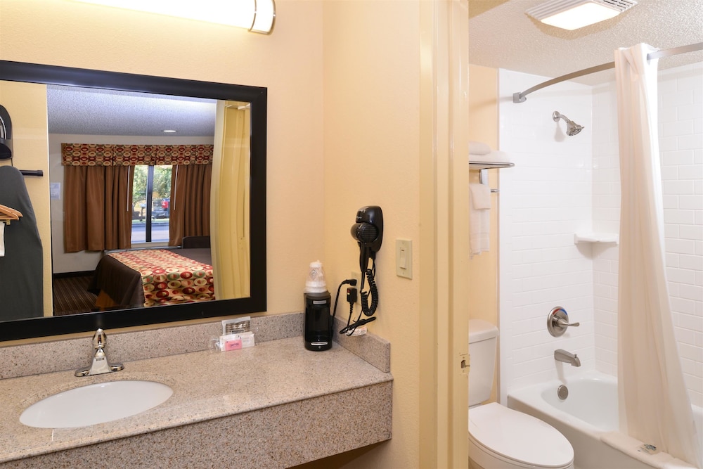 Americas Best Value Inn Tupelo Barnes Crossing 18/28