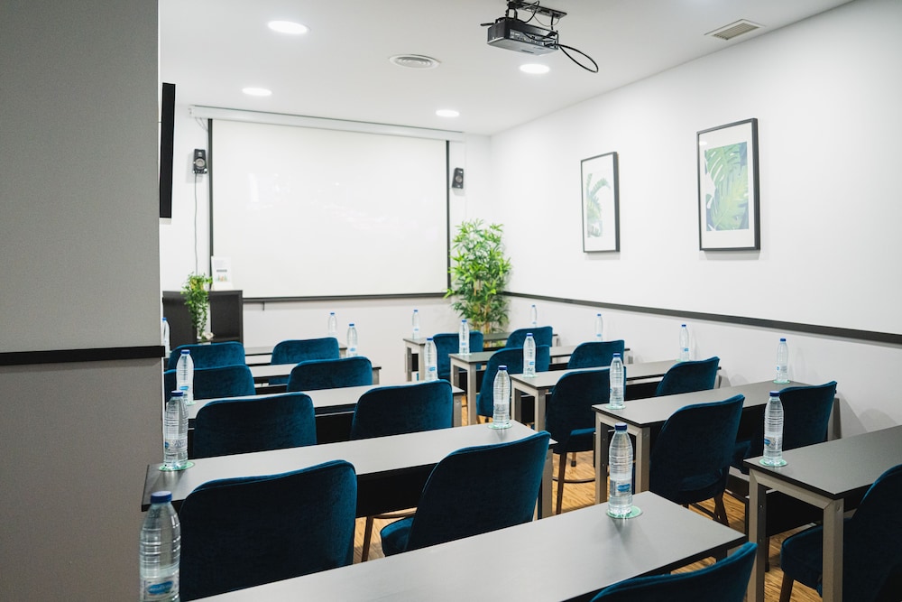 Malaga Premium Hotel 62/70