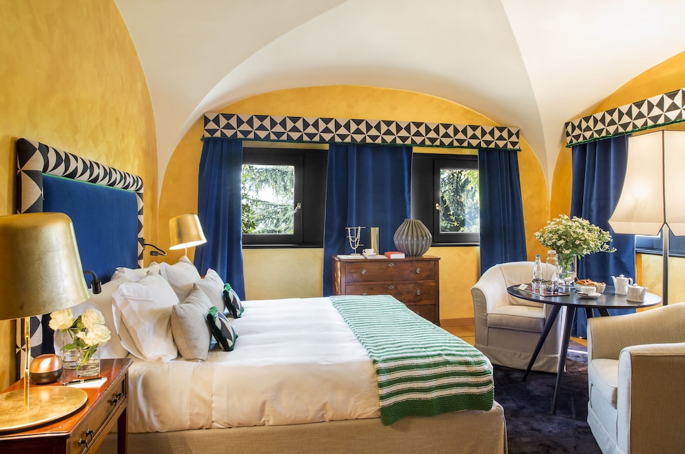 DELUXE, DOUBLE BED