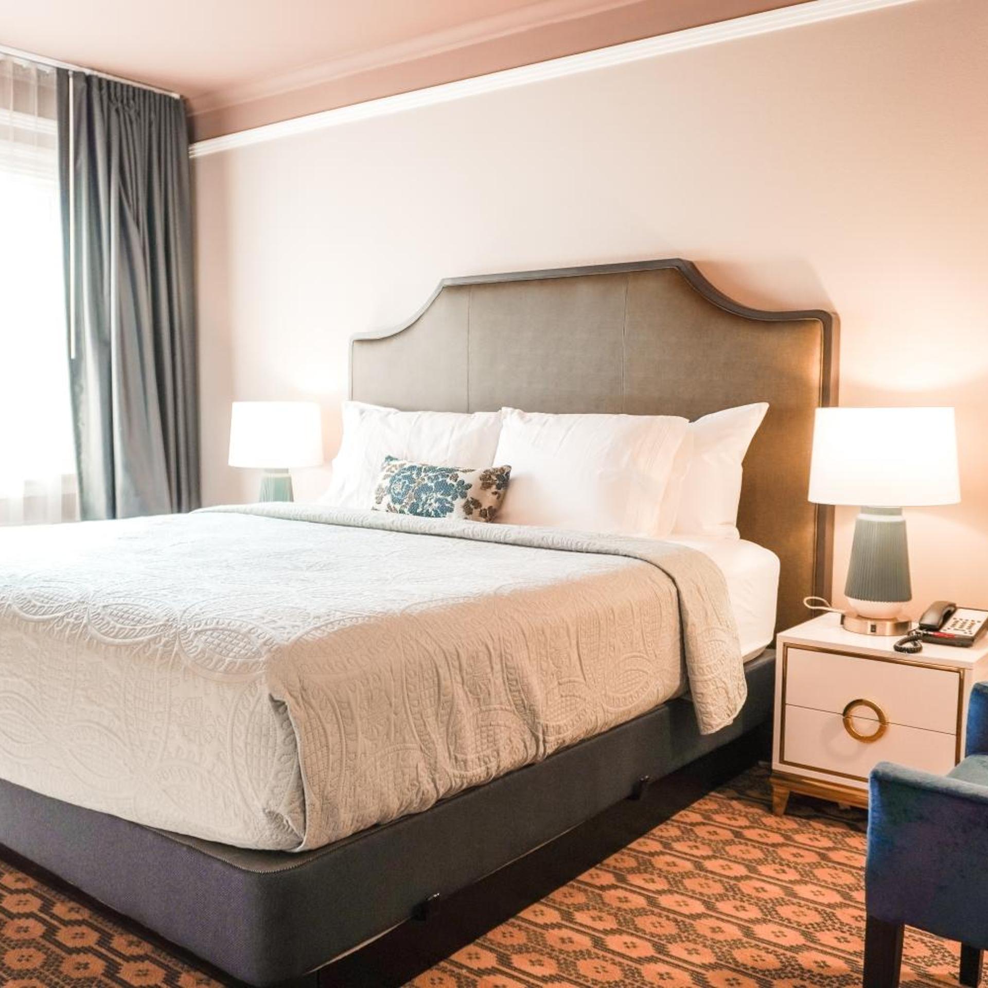 Room, King Bed, Riverside