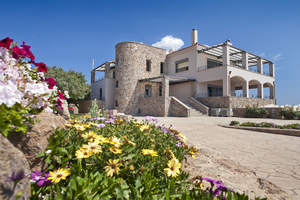 Marini Luxury Apartments And Suites 72/75