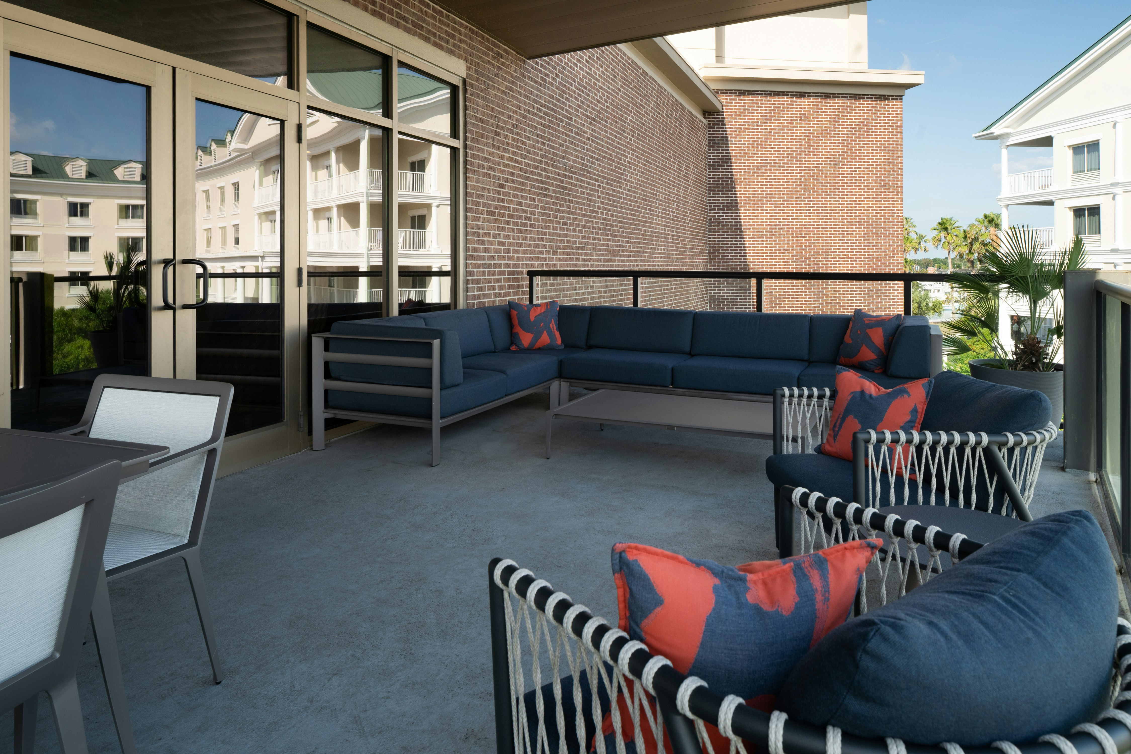 Hilton Garden Inn Charleston Waterfront Downtown 72/77
