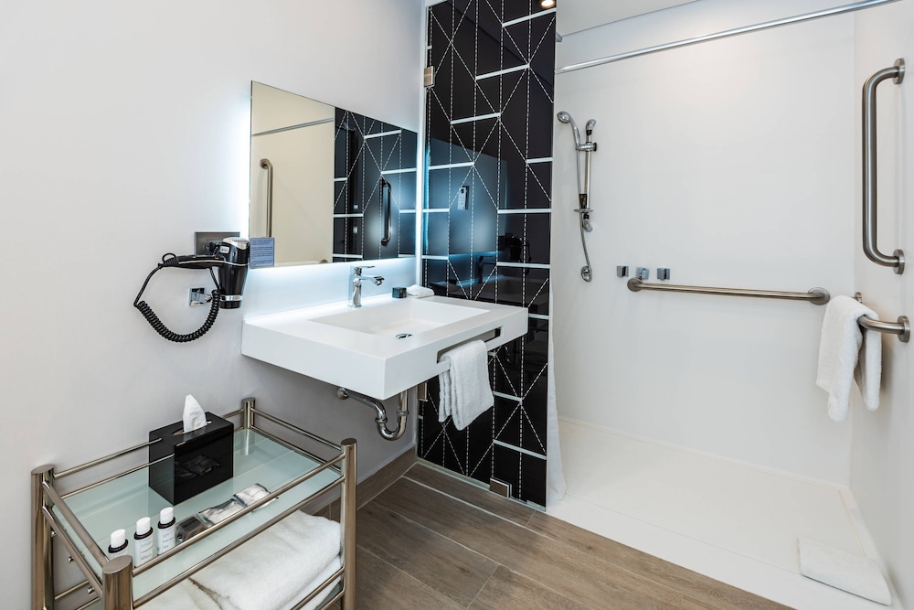 AC Hotel by Marriott Santa Marta 64/65