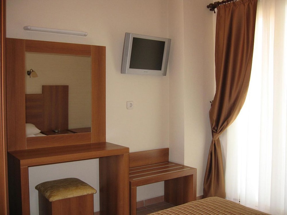 MOMS HOTEL 23/44