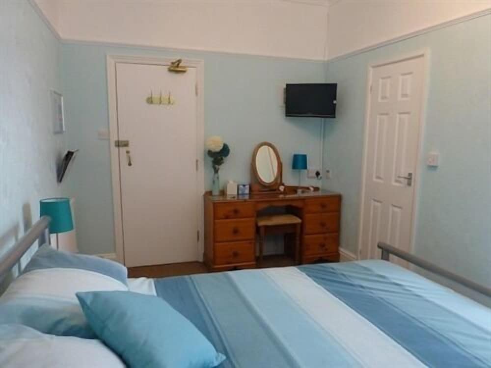 The Meltham Guest House 10/29