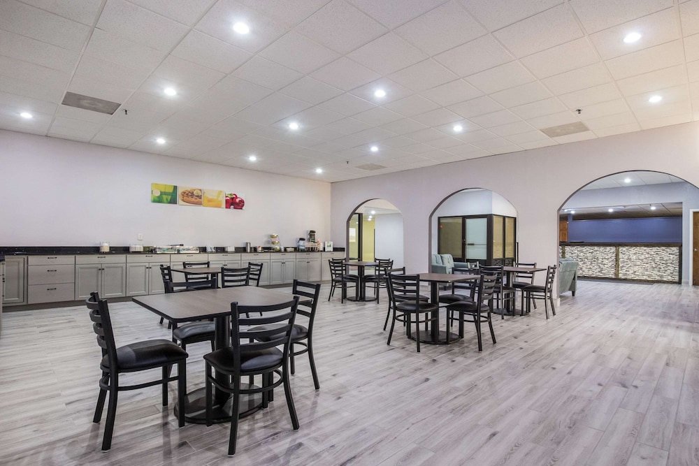 Quality Inn Grayville, IL 25/35