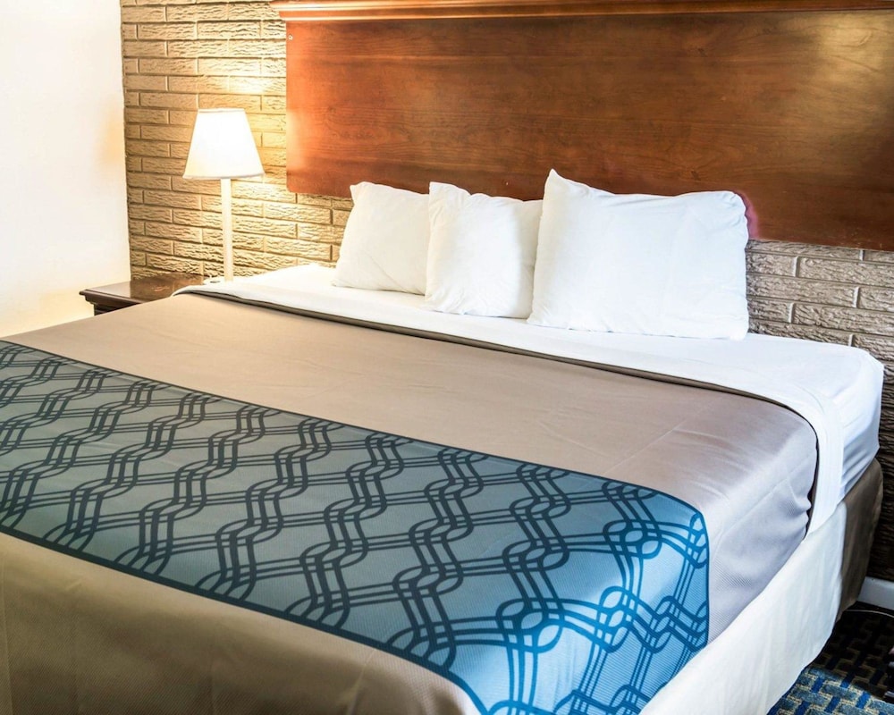 Rodeway Inn and Suites Wilmington North 9/28