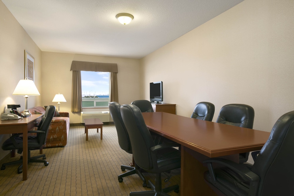 Days Inn by Wyndham Moose Jaw 16/18