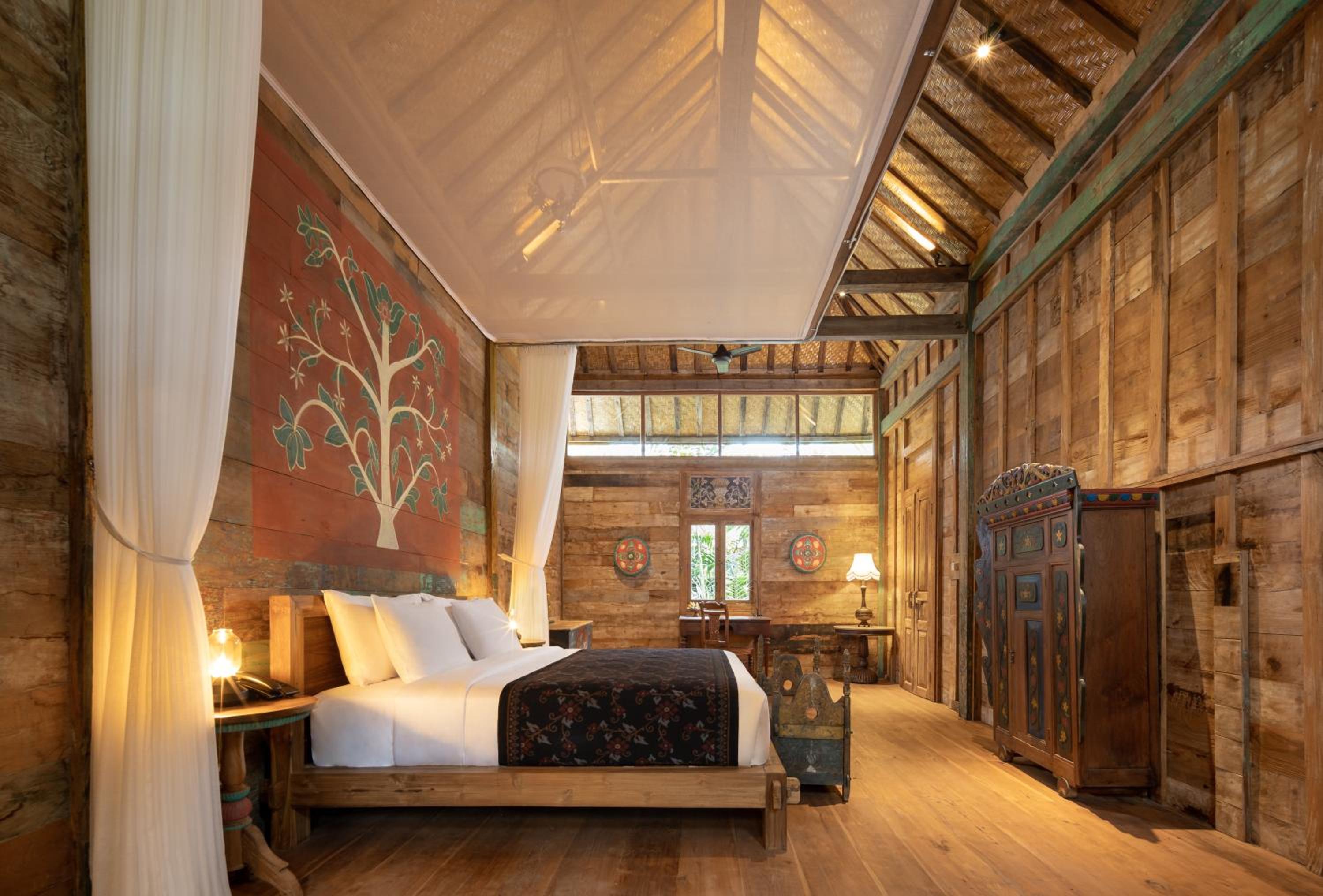 Wooden, Suite
