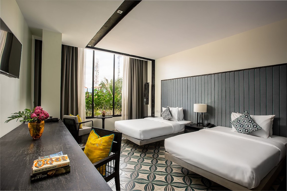 DELUXE, TWIN BEDS