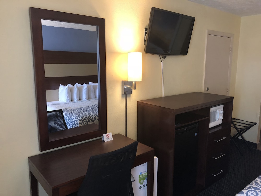 Days Inn by Wyndham Bradenton I-75 17/31