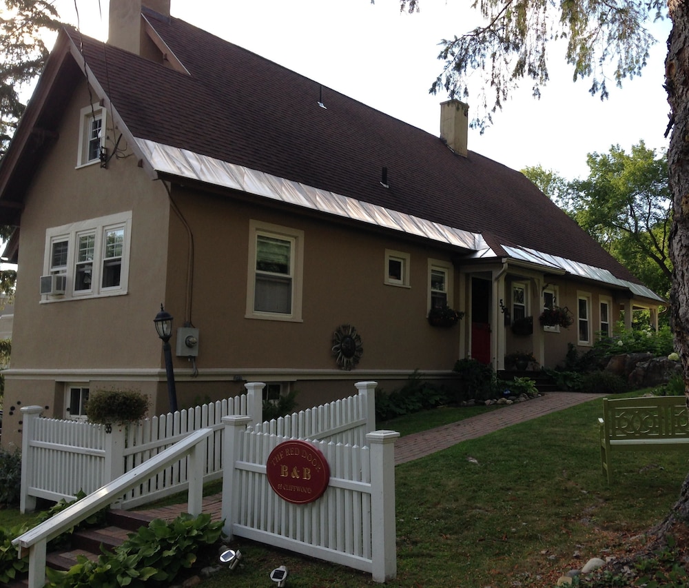 The Red Door B&B 1/34