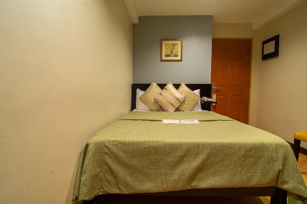 Festive Hotel Makati 33/60