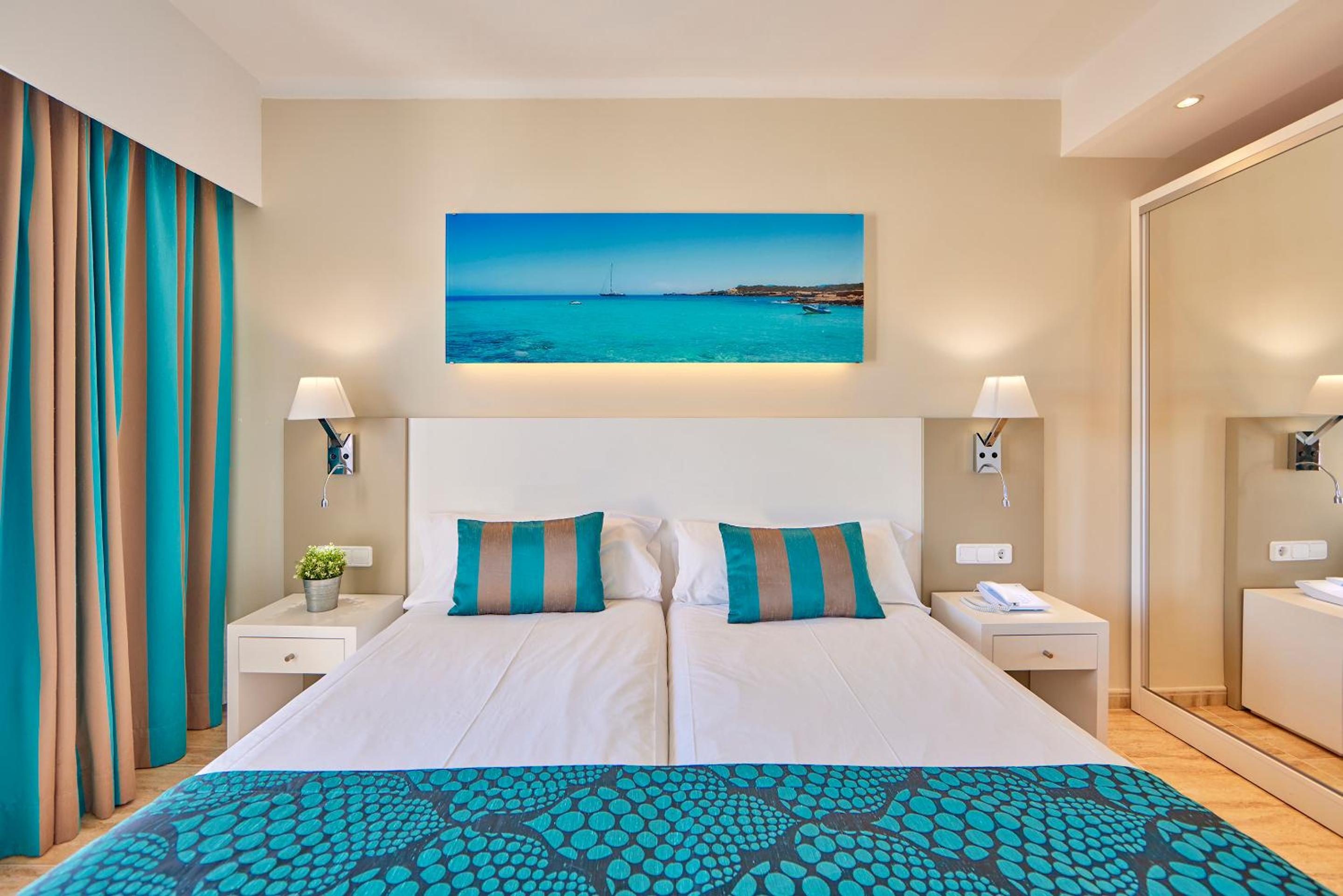 Room, Twin Beds, Lateral Side Sea View