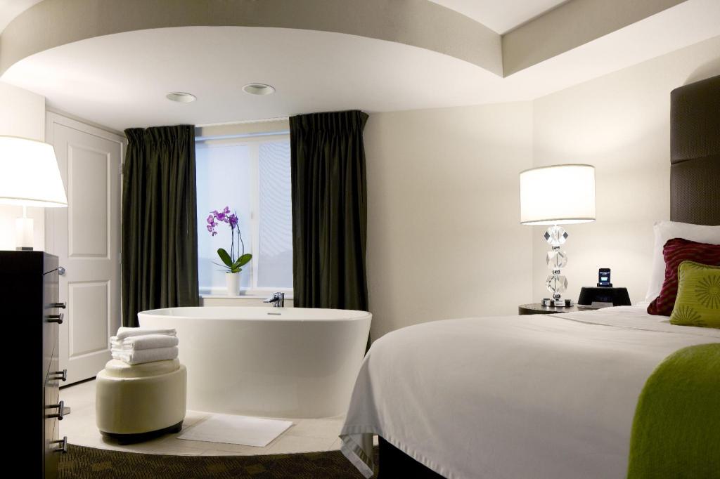 Master, Suite, King Bed, Accessible