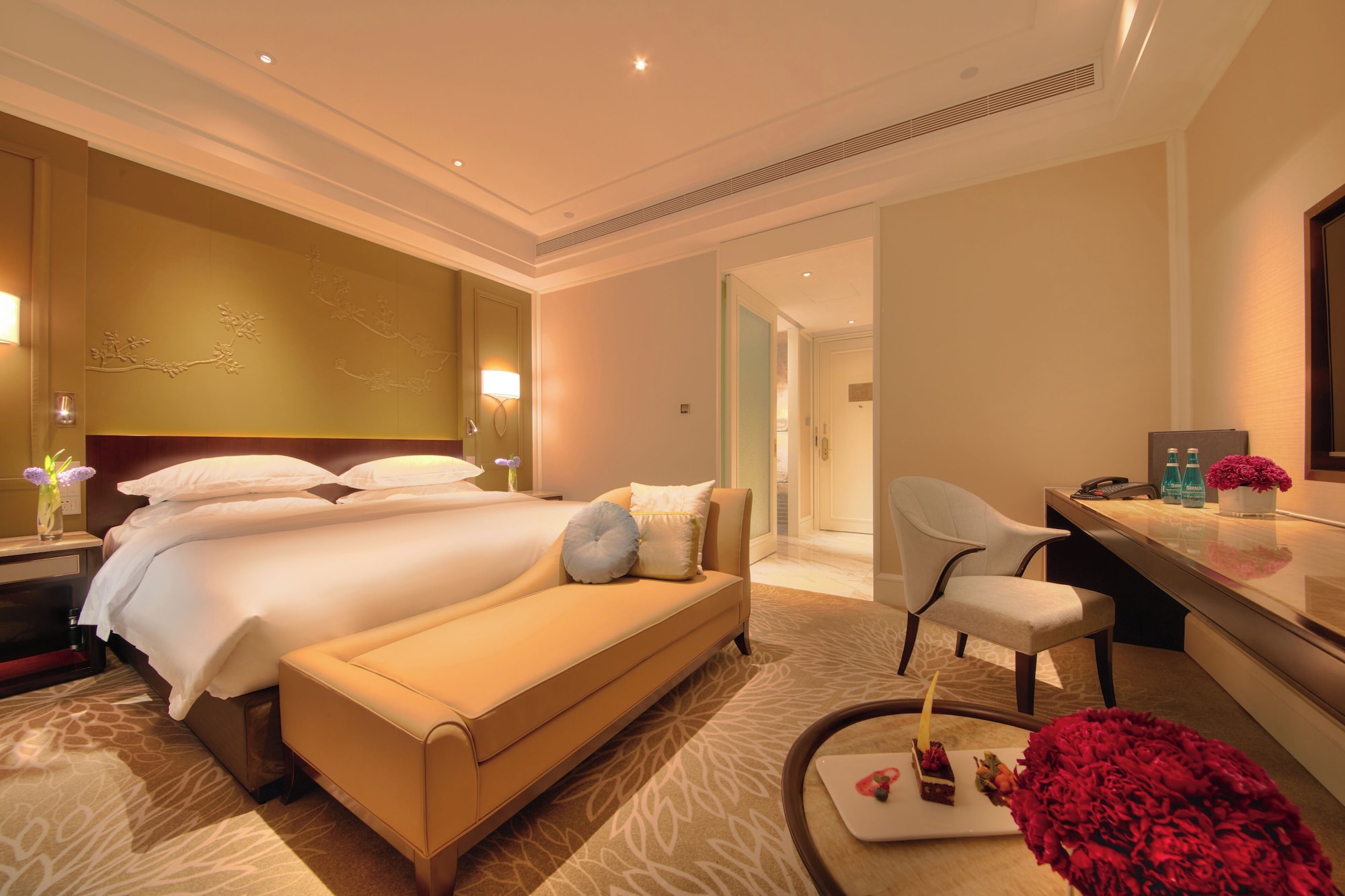 BUSINESS, DOUBLE BED