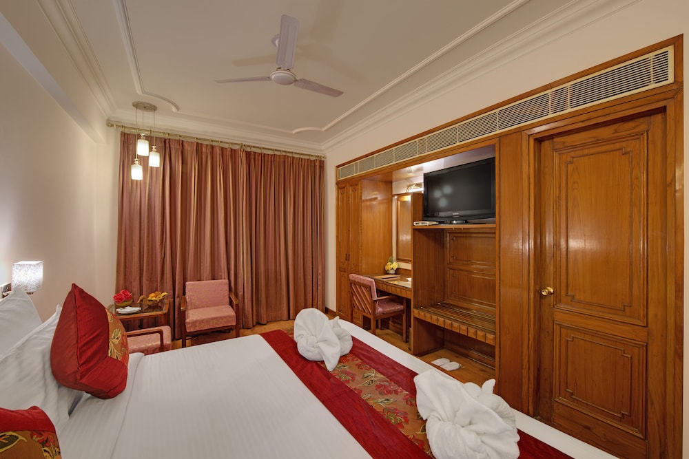 Hotel Baljees Regency 12/33