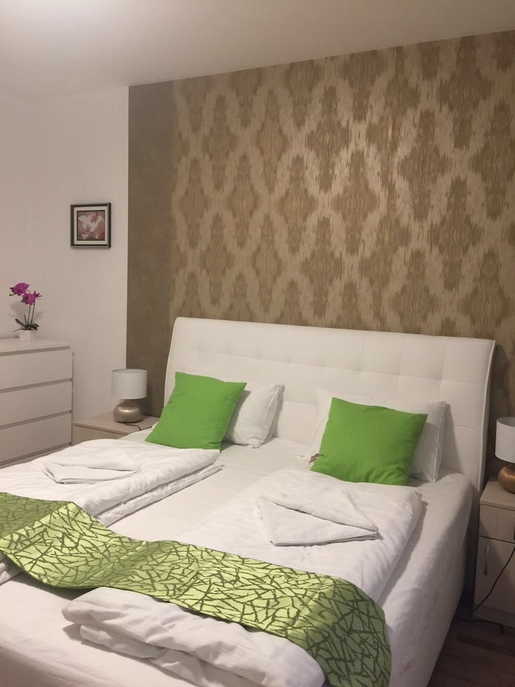 Corvin Rose Apartment Hotel 11/46