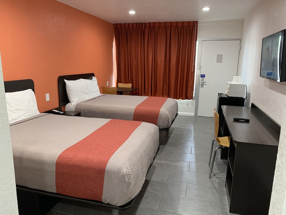 Motel6 Englewood, FL 24/64