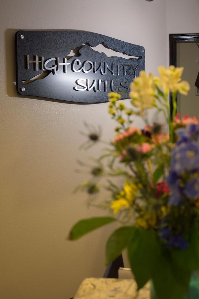 High Country Suites 19/55