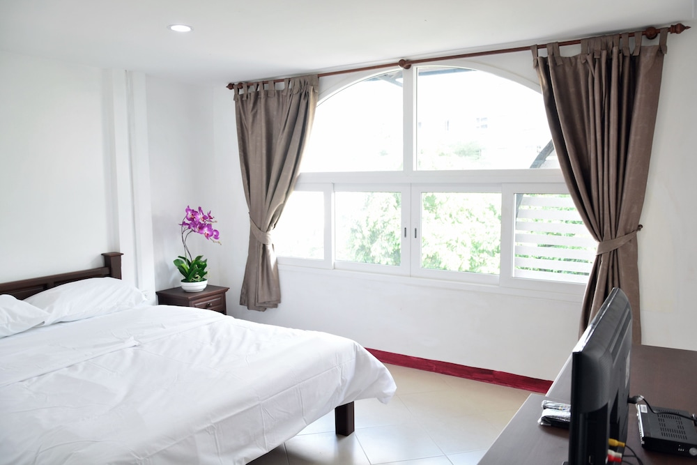 SUPERIOR, QUEEN BED