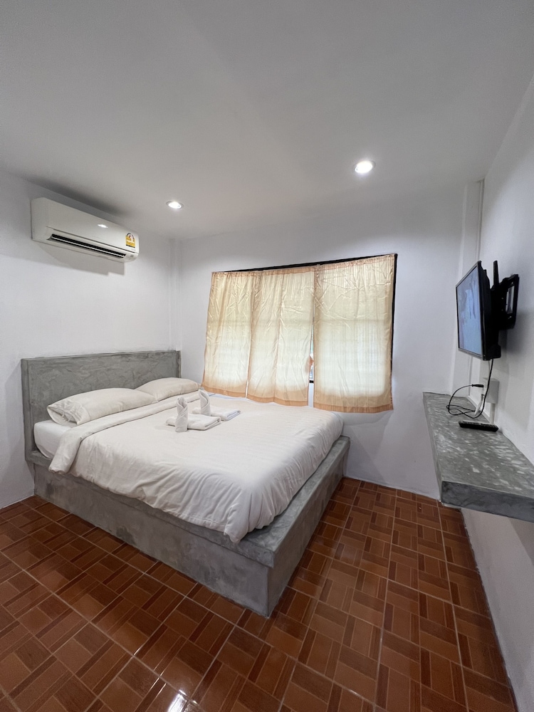 BUNGALOW, KING BED