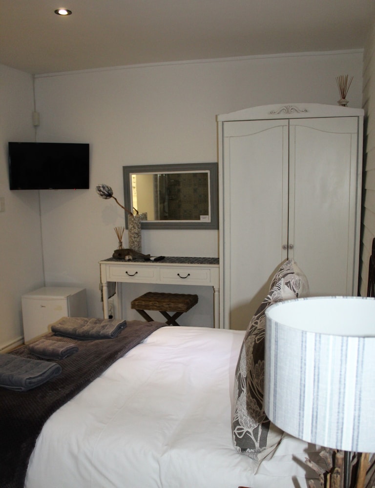 Luxury, Suite, Queen Bed, Ocean Front