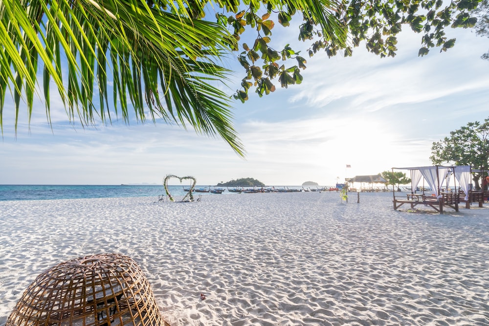Lipe Beach Resort 36/50