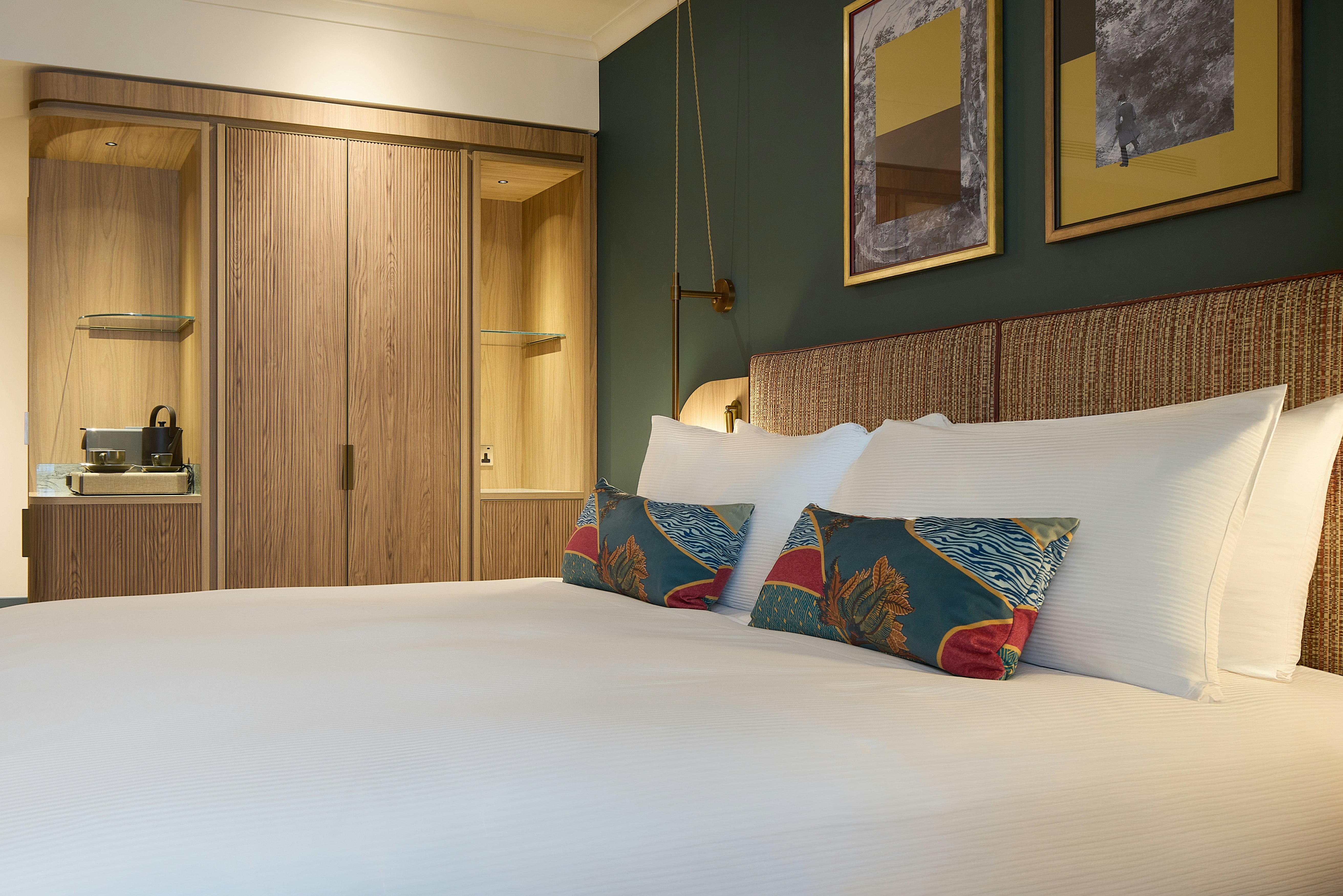 SUPERIOR, KING BED, ACCESSIBLE