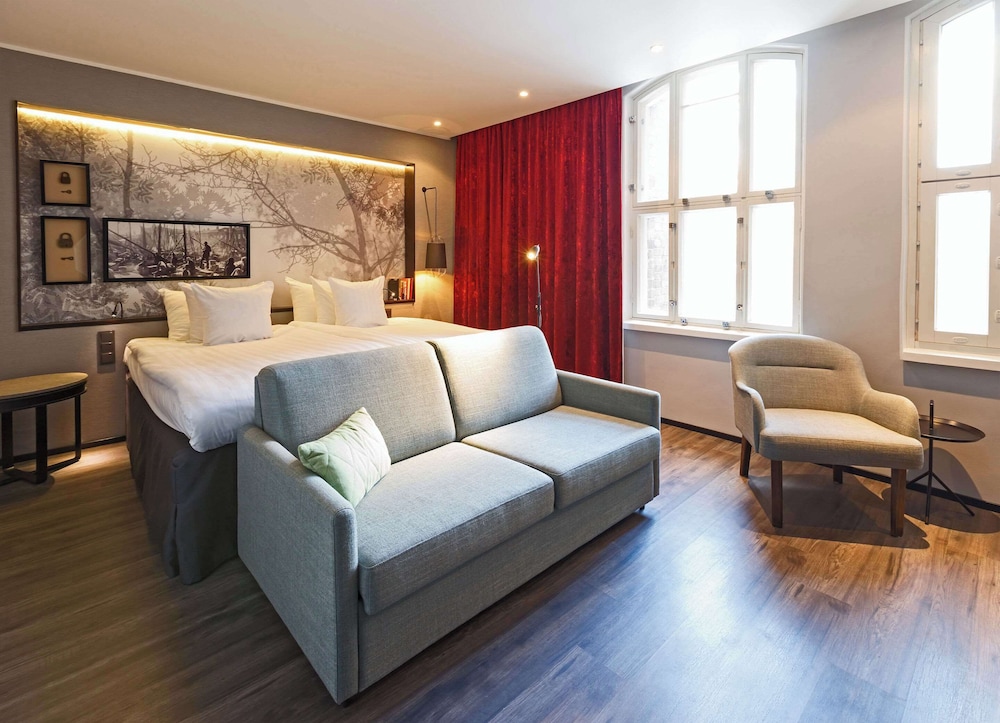 Family, King Bed, Sofa