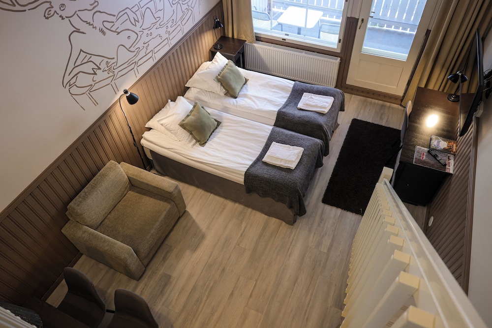 غرفة عائلية بأربعة أسرّة مع أريكة في الملحق، Hullu Poro Hotel 5/9