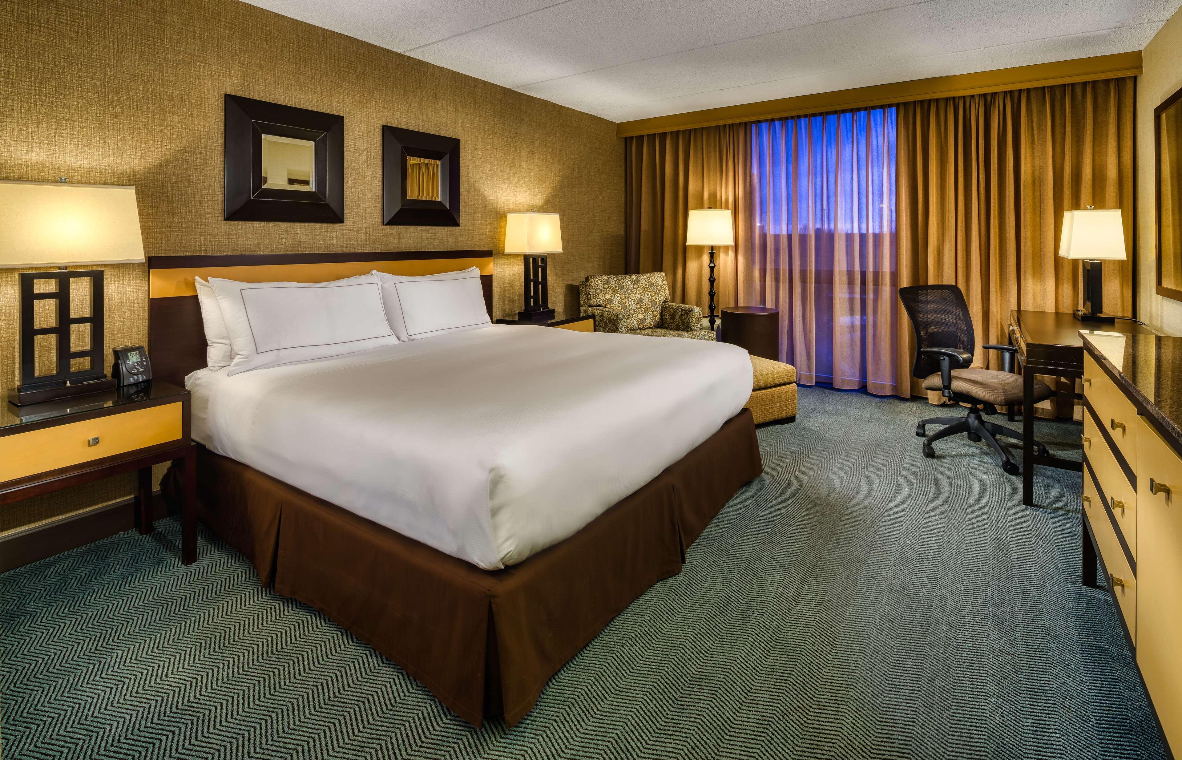 Room at Doubletree By Hilton Chicago Arlington Heights, ARLINGTON HEIGHTS - IL