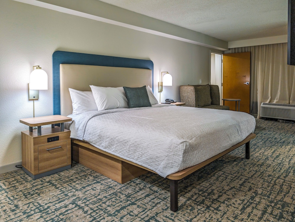 1 BEDROOM, SUITE, 2 QUEEN BEDS