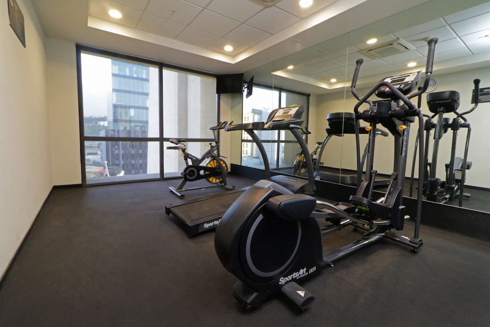City Express Plus by Marriott Monterrey Galerias 16/32