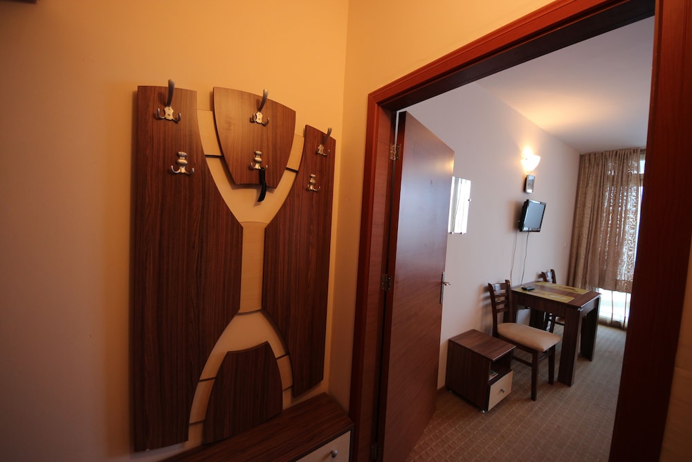 Esperanto Hotel 17/35