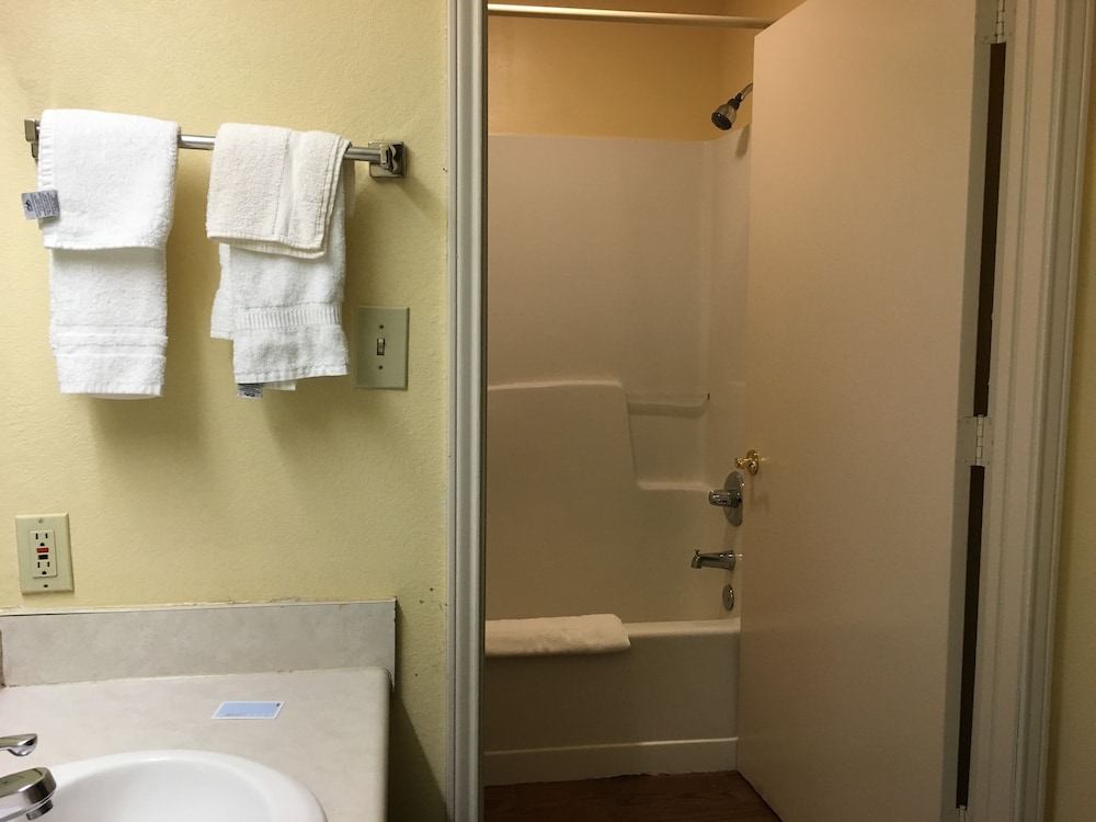 Woodstream Inn 24/57