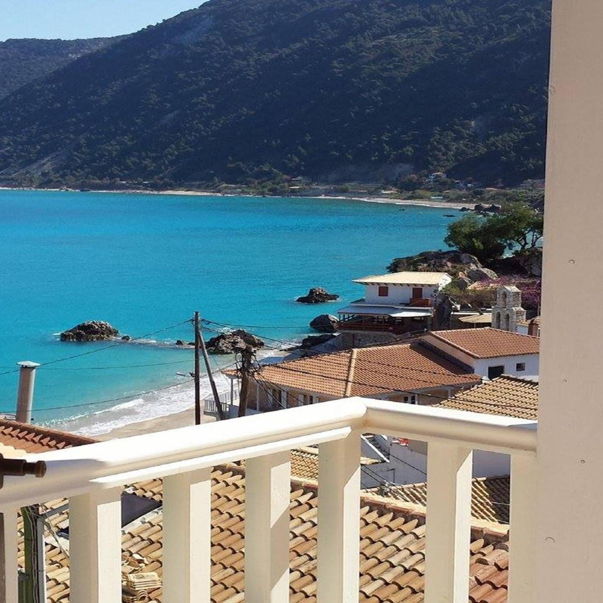 Ionis Hotel 38/42