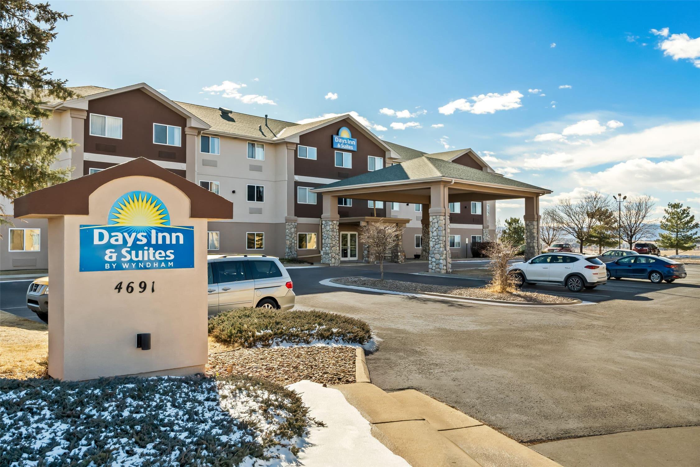 Days Inn & Suites By Wyndham Castle Rock 16/19