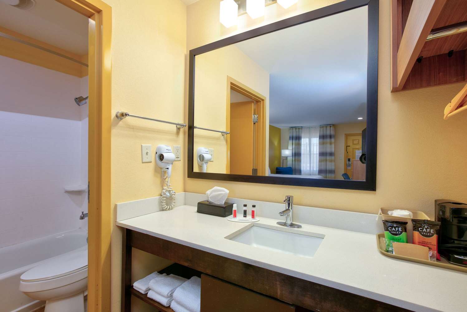 Days Inn By Wyndham Batesville 21/25