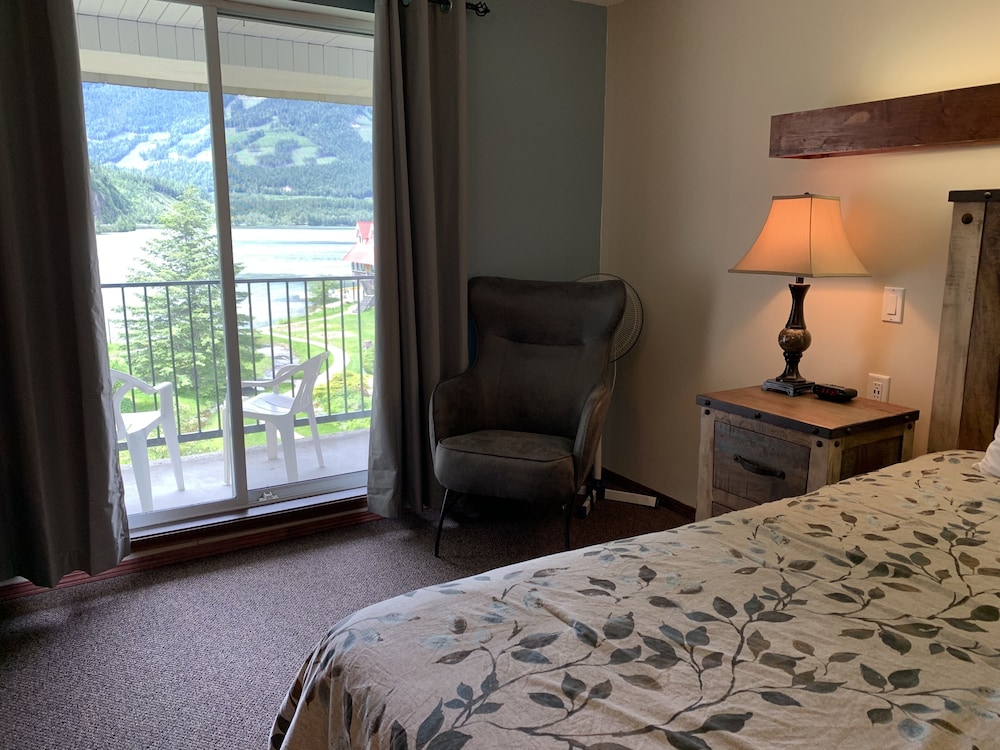 Three Valley Lake Chateau 17/60