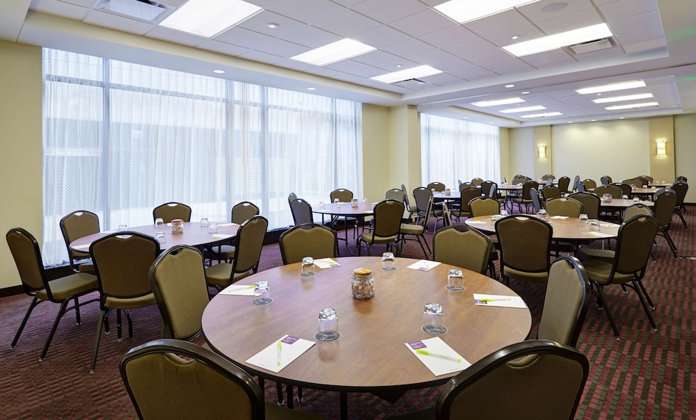 Hyatt Place Bloomington 53/64