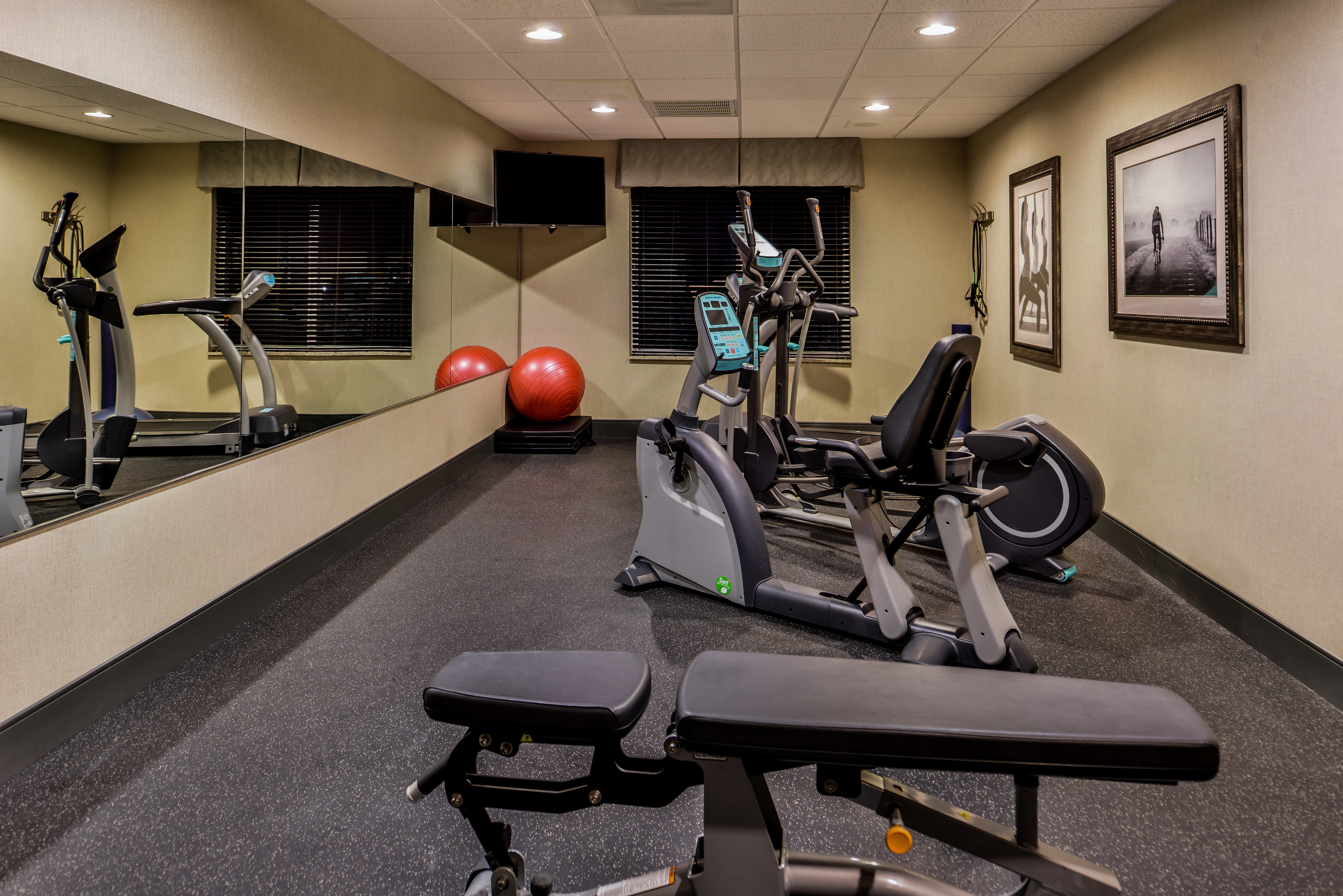 Holiday Inn Express Hotel And Suites Emporia Northwest 28/45