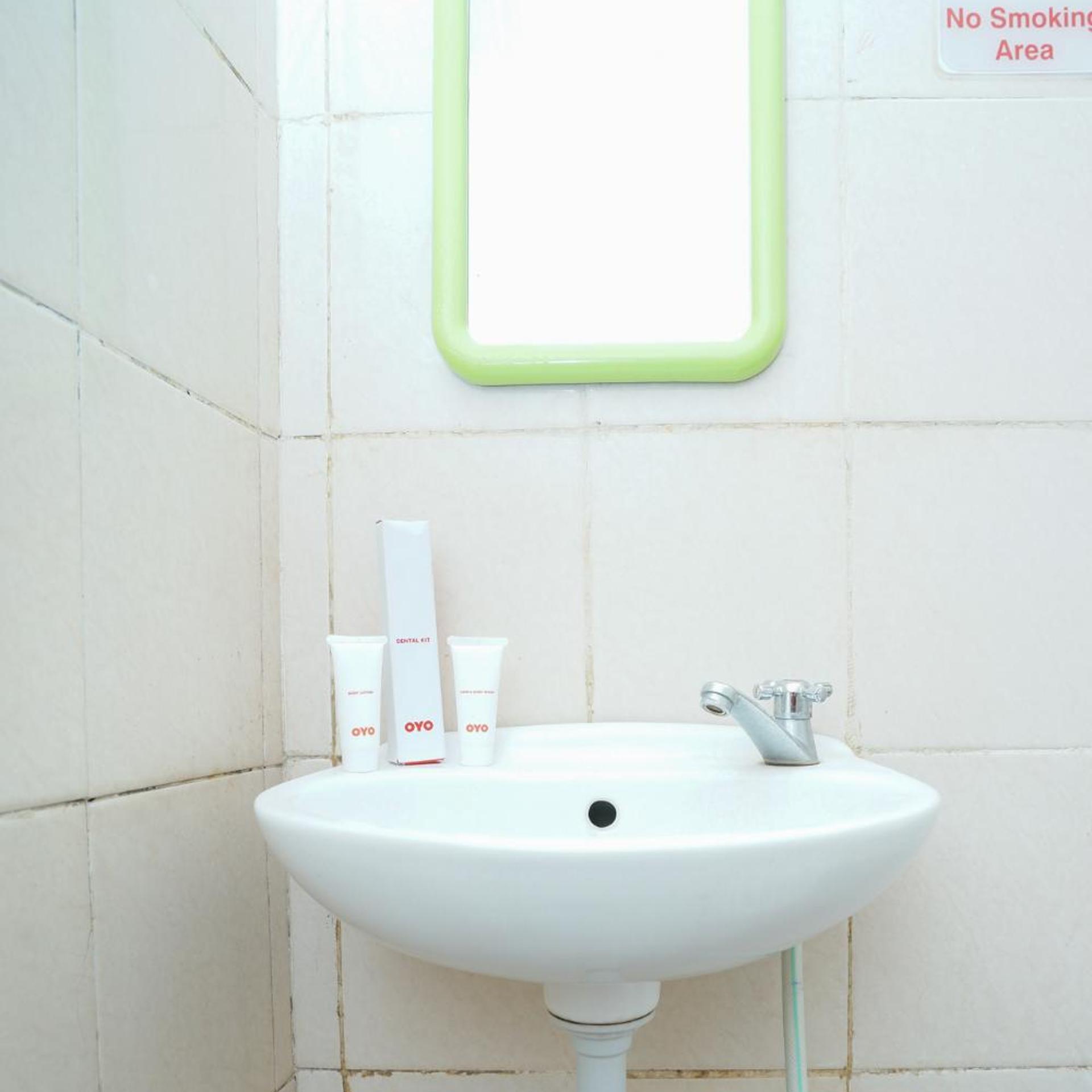 OYO 1239 Mojokerto Classic Homestay 26/41