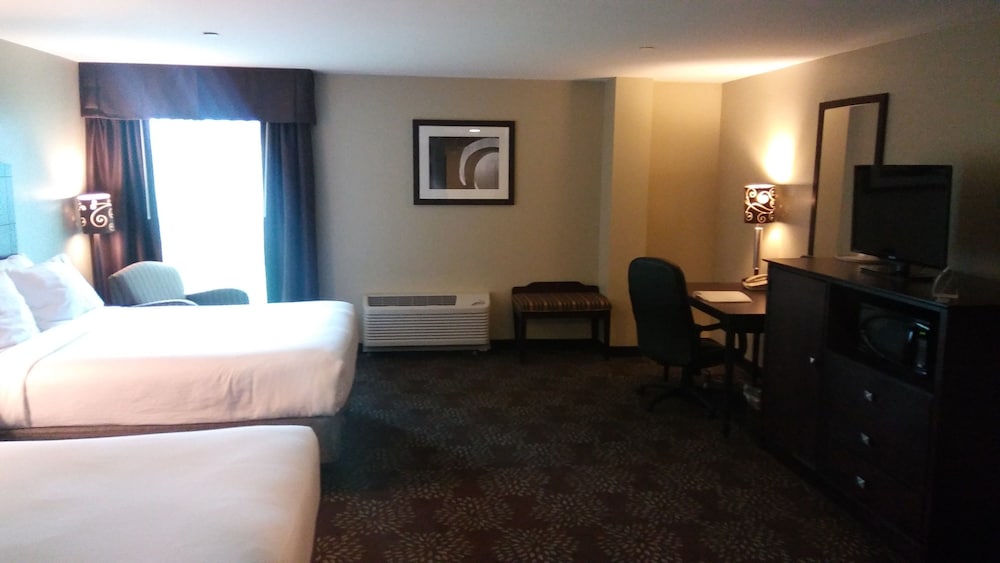 Holiday Inn Express Suites Pittsburgh West Green Tree 14/44